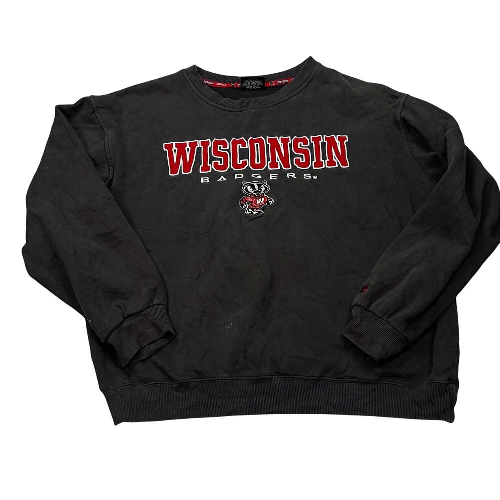 VTG U of Wisconsin Badgers chest logo sweatshirt. Size L. Small stains. college